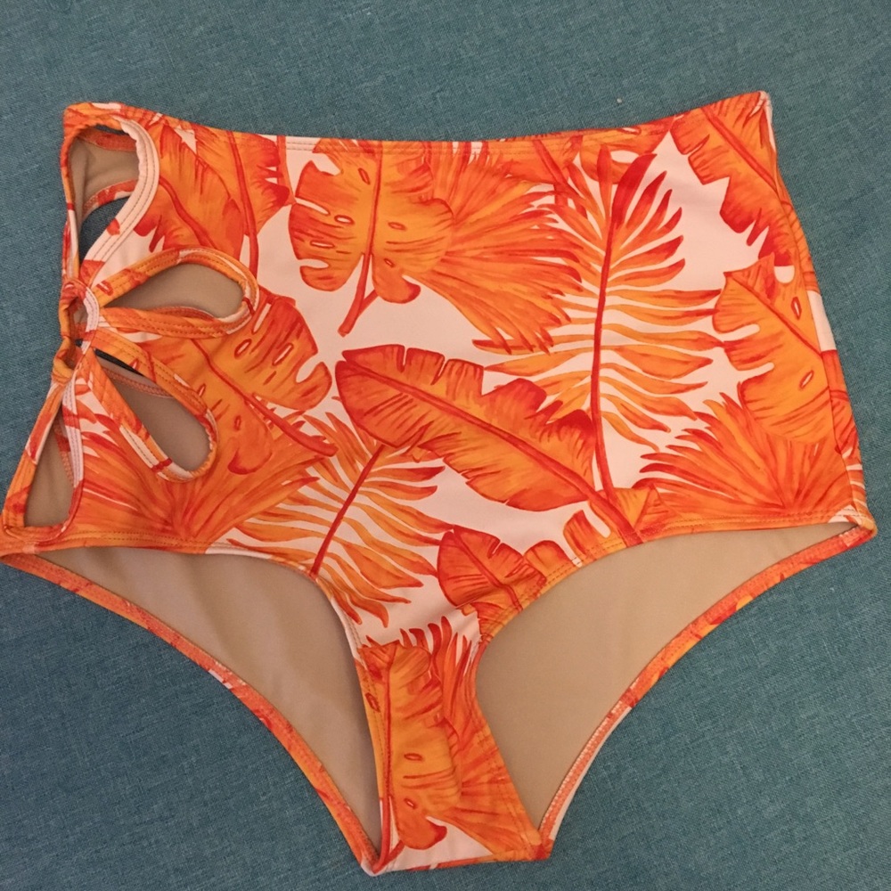BNWT Kortni Jeane palm bottom!